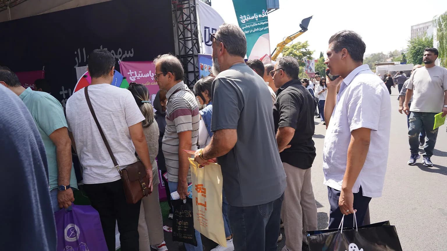 تصویر 3 ار نمایشگاه دهکده پاستیلی پلاس